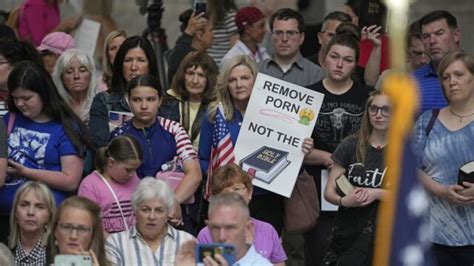 Utah district’s Bible ban spurs protest by parents, Republicans